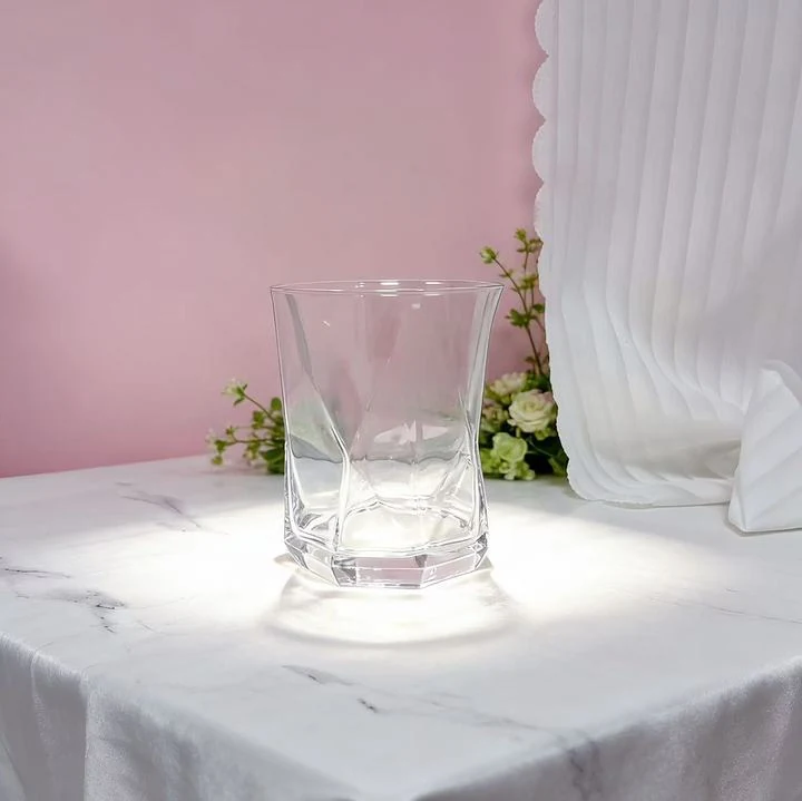 Vaso moderno de cristal para whisky y cerveza