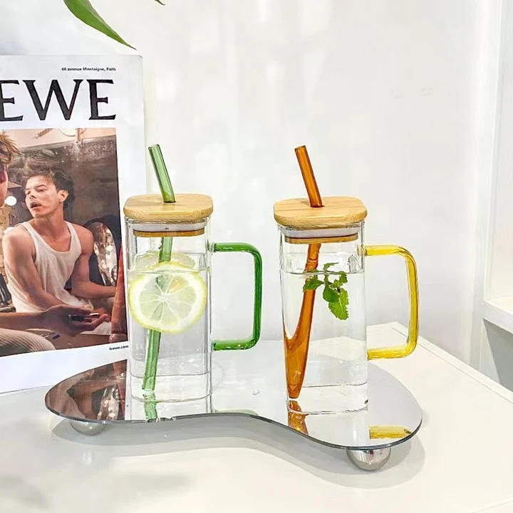 Gobelet carré en verre avec couvercle