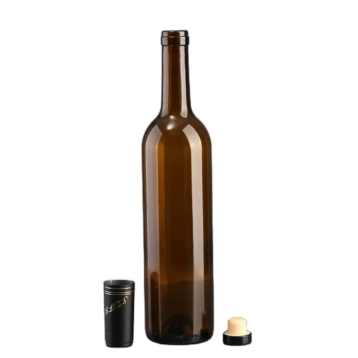 Bouteille de vin de couleur ambrée, présentée avec un bouchon noir et un bouchon en liège