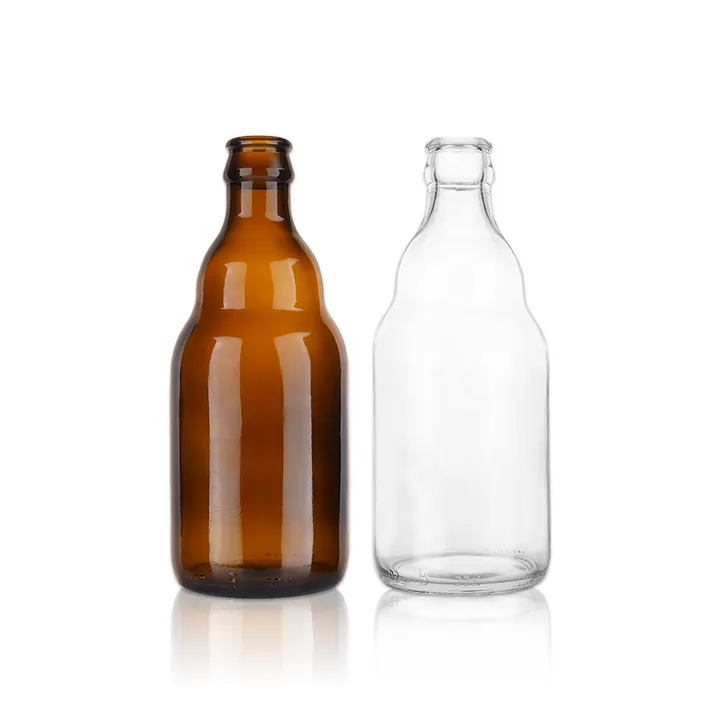 Bernsteinfarbene und klare Bierflaschen mit abgerundeten Schultern