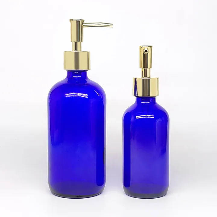 Botellas de cristal azul con dosificador dorado y tapón pulverizador