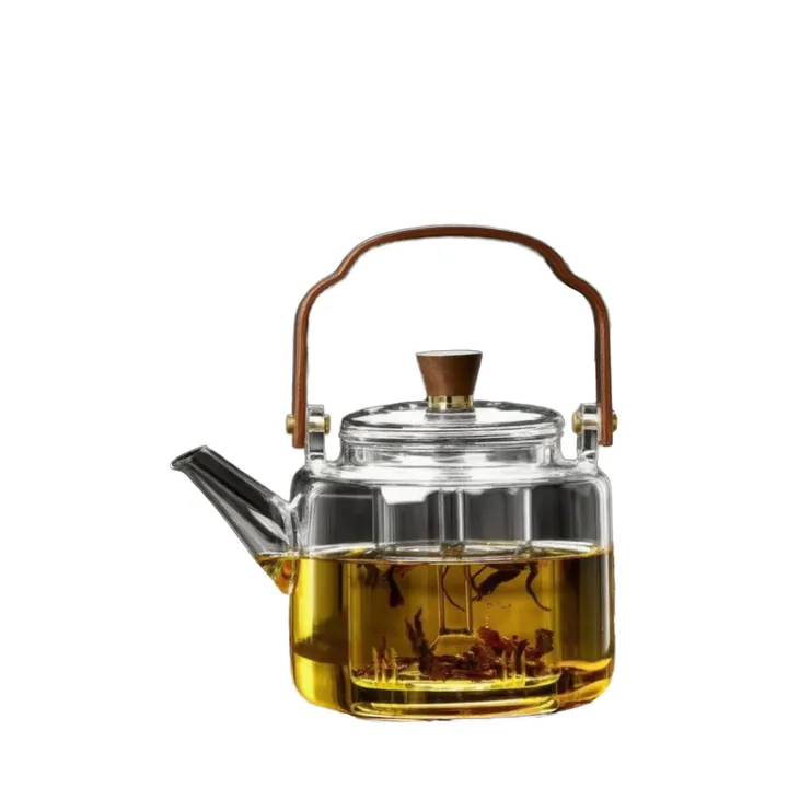 Théière en verre avec une poignée en bois foncé et un infuseur en verre transparent