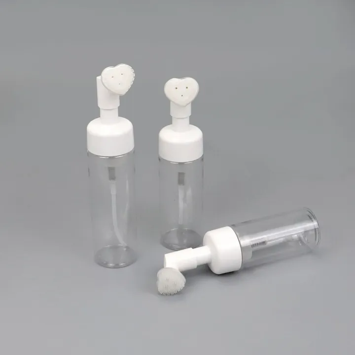 Foam pump bottle with integrated brush cleaning head