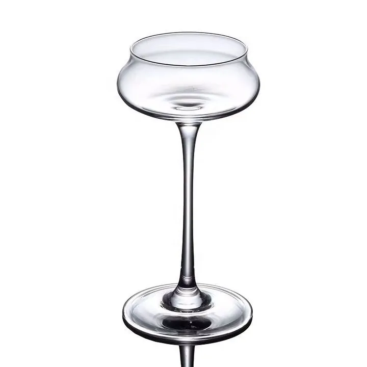 Durchsichtiges Cocktailglas im Coupé-Stil mit abgerundeter Schale und langem Stiel