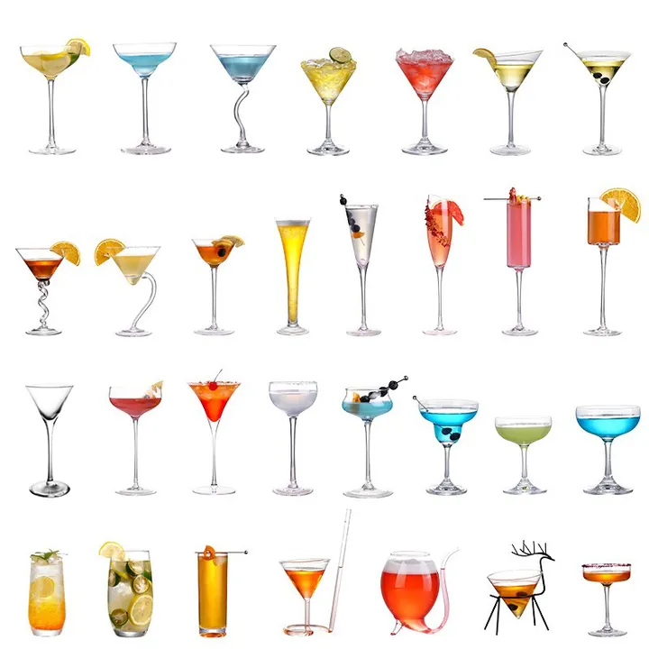 Kreative Cocktailgläser in verschiedenen besonderen Formen, gemeinsam präsentiert