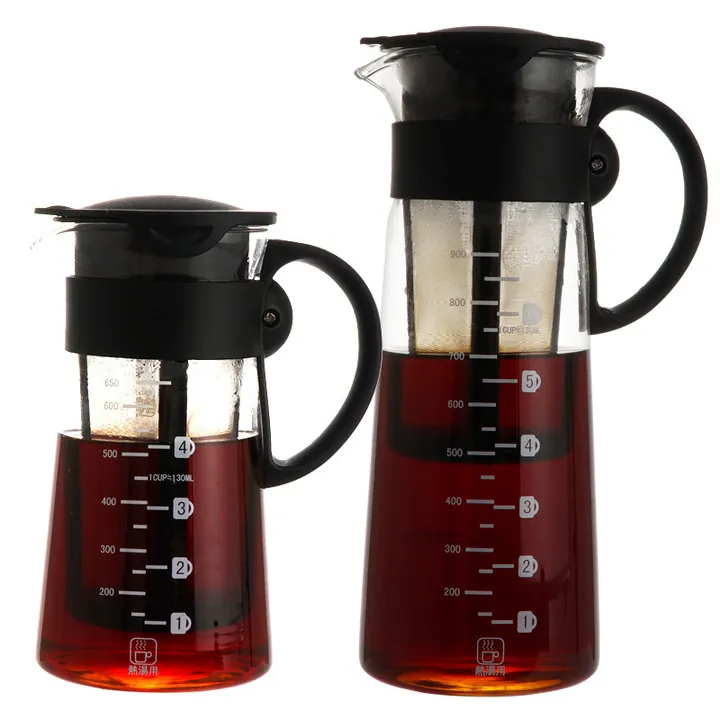 Deux carafes en verre pour infusion à froid avec filtres noirs intégrés