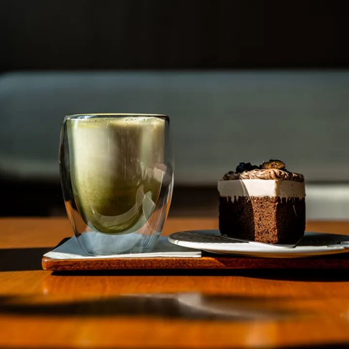 Double wall glass tumbler displayed with latte and dessert