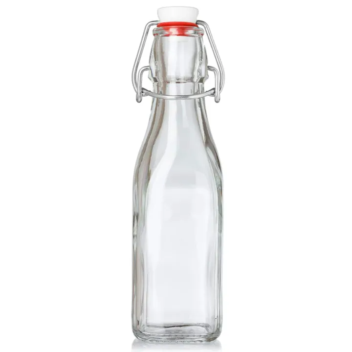 Botella clásica de cristal transparente con cuello redondeado y boca ancha