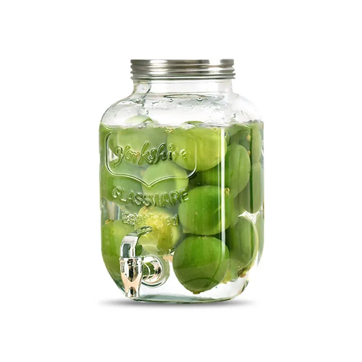 Distributeur de boissons carré en verre de type « mason jar », avec couvercle métallique et robinet