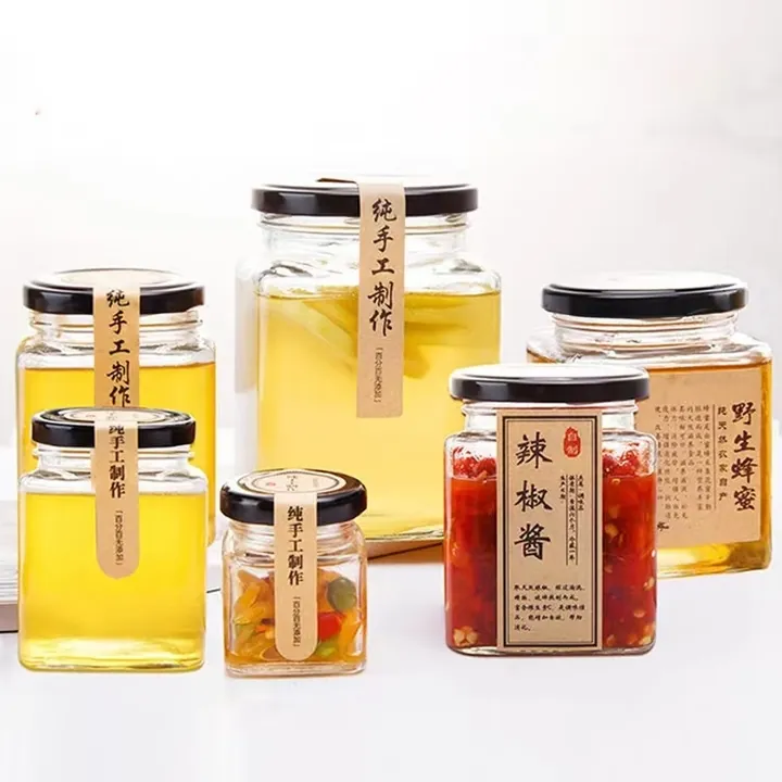 Стеклянные баночки для продуктов с этикетками в китайском стиле, наполненные медовым соусом с перцем чили и консервированными продуктами