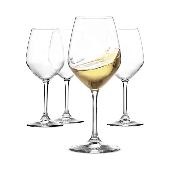Copas de vino de tallo largo transparentes con vino tinto