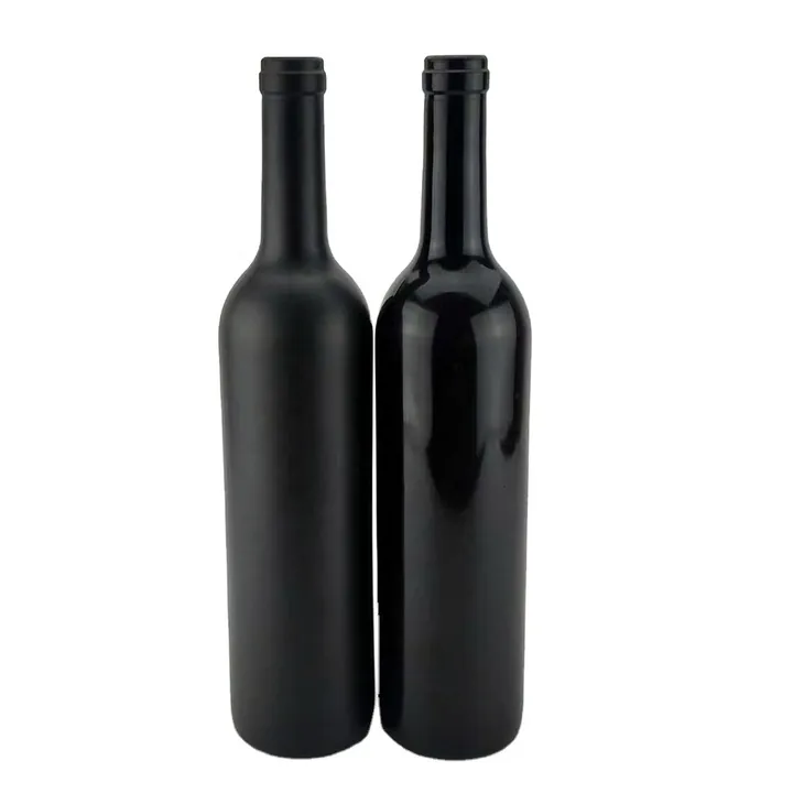 Dos botellas de vino Hock negras con acabados mate y brillante