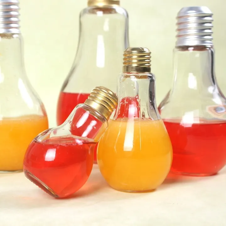 Glasflaschen für Saft in Birnenform mit Metallverschlüssen