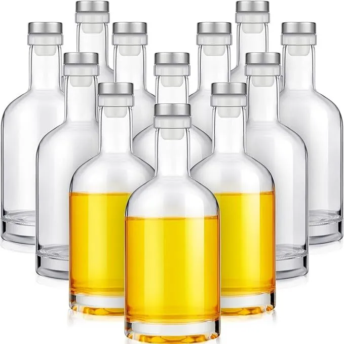 Colección de botellas de licor de cristal transparente con cuello redondeado