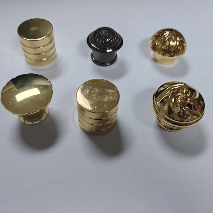 Metal decorative perfume bottle caps in round flower and carved shapes