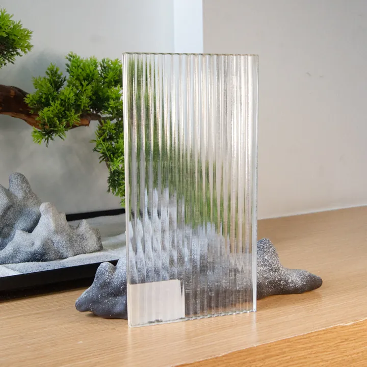 Klarer, gerippter, rechteckiger Glas-Dekorblock