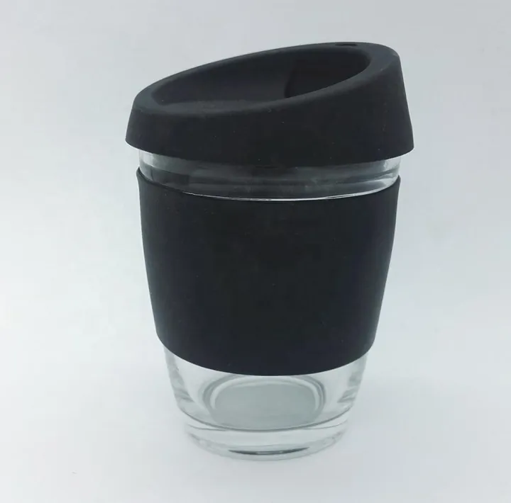 Gobelet de voyage en verre avec manchon en silicone noir et couvercle à boire