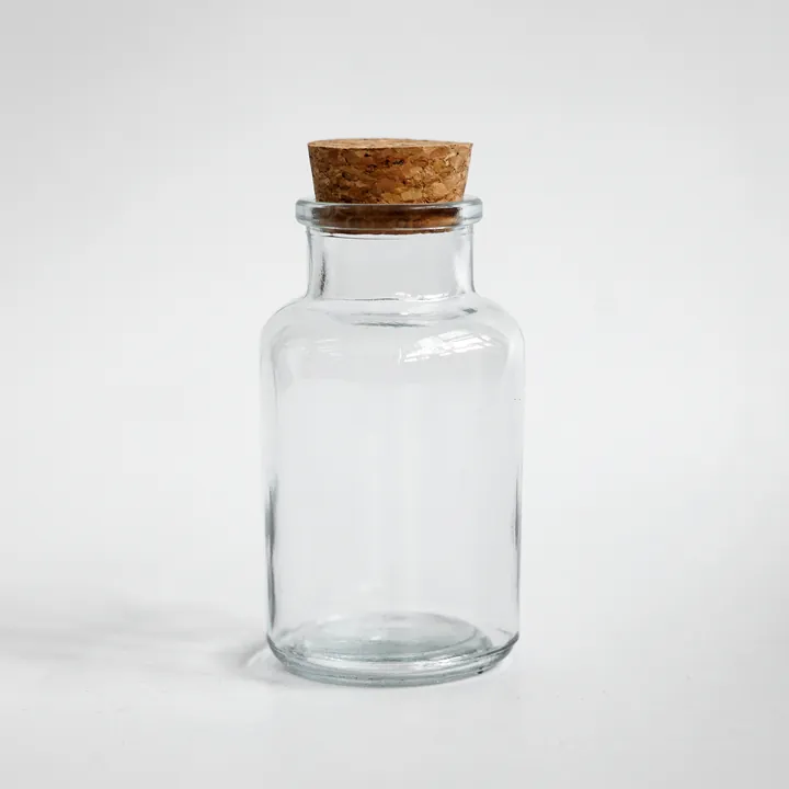 Durchsichtiges Gewürzglas mit runder Schulter und Deckel aus Naturkork
